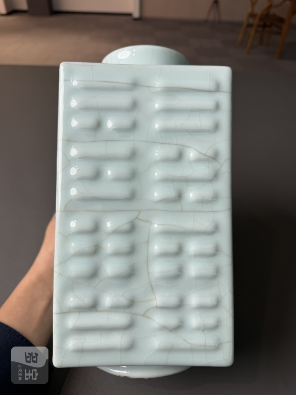 清同治 粉青釉八卦琮式瓶 - 图4